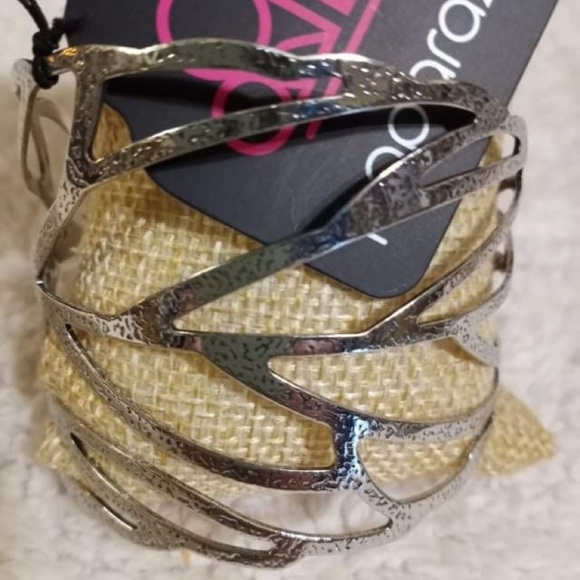 paparazzi Jewelry - FLOCK, Stock, and Barrel - Silver new